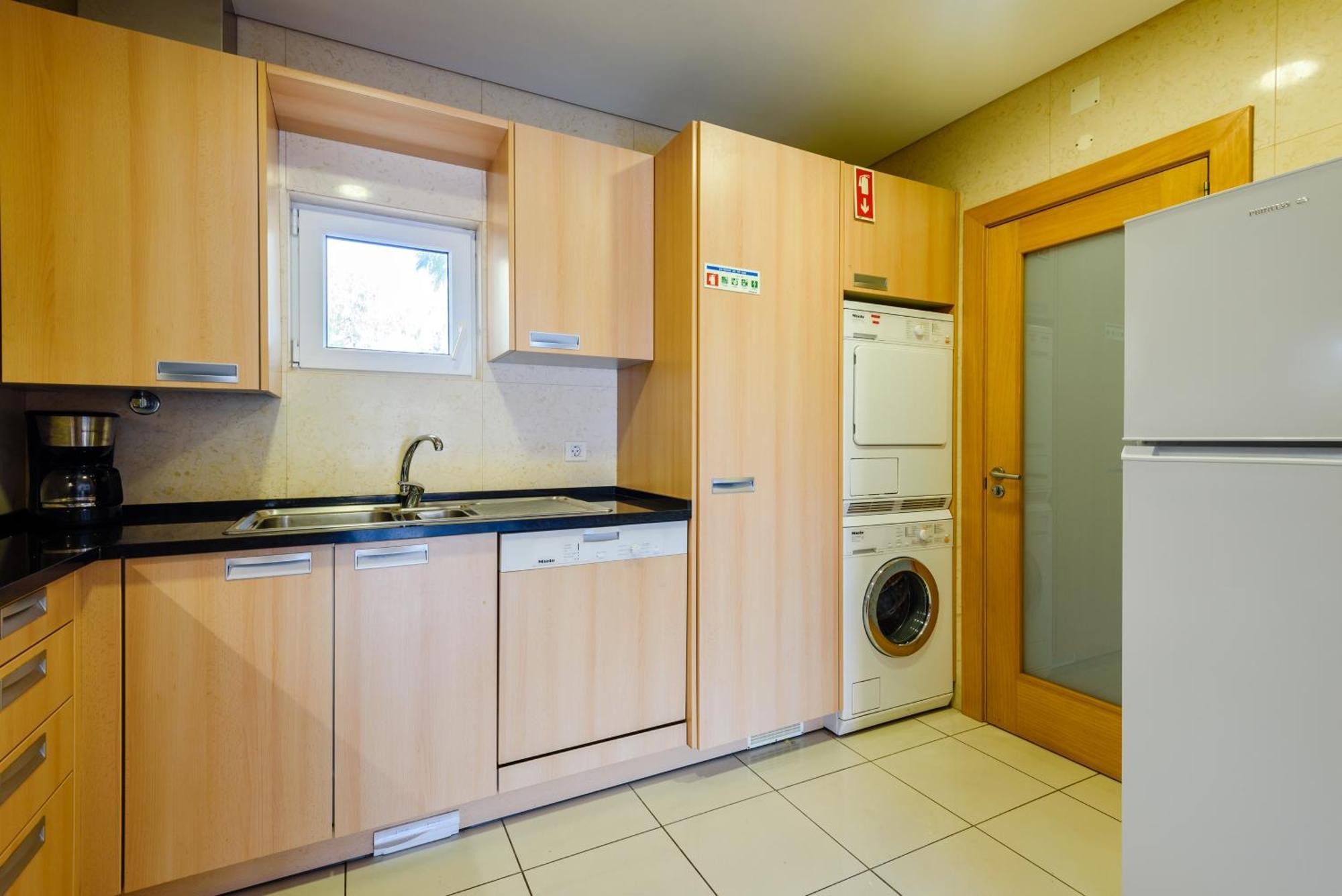 Algarve Beach Apartments อัลบูเฟรา ภายนอก รูปภาพ
